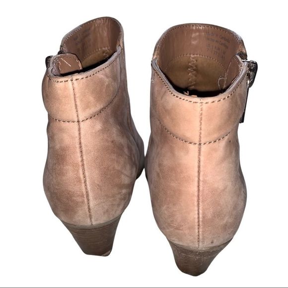 Used Aldo Booties Comfy & Warm Athleisure Wear Warm & Comfy Shoes - Picture 2 of 7